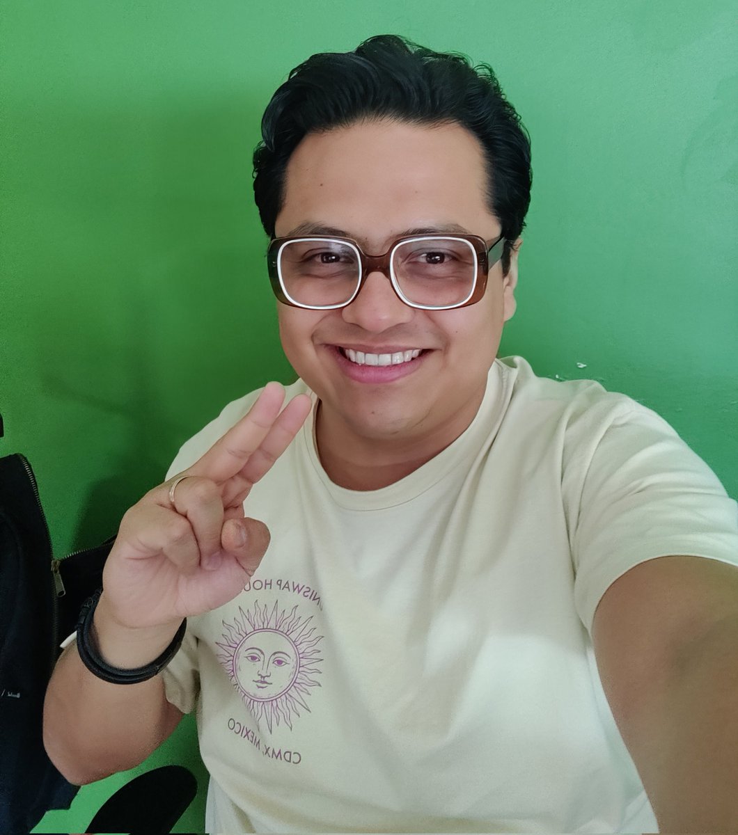 Today I'm wearing the top merch of <a href="/Uniswap/">Uniswap Labs 🦄</a> 🦄