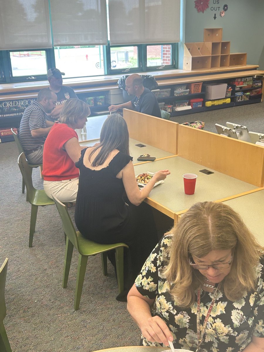 pinestreetelem's tweet photo. Food and Fellowship! Another GREAT year is in the books🤗 ⁦@PalmyraSchools⁩ #ThisIsPine #SeeYouInAugust https://t.co/z2jprRdVO5