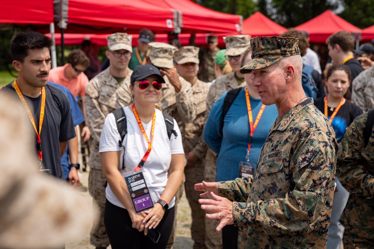 CMC_MarineCorps's tweet image. Yesterday, I visited with congressional staffers at @MCB_Quantico for Marine Day. @USMC shares a special relationship with Congress built on trust, accountability, and shared commitment to the defense of our Nation. Thank you for your continued support and service to our Nation.