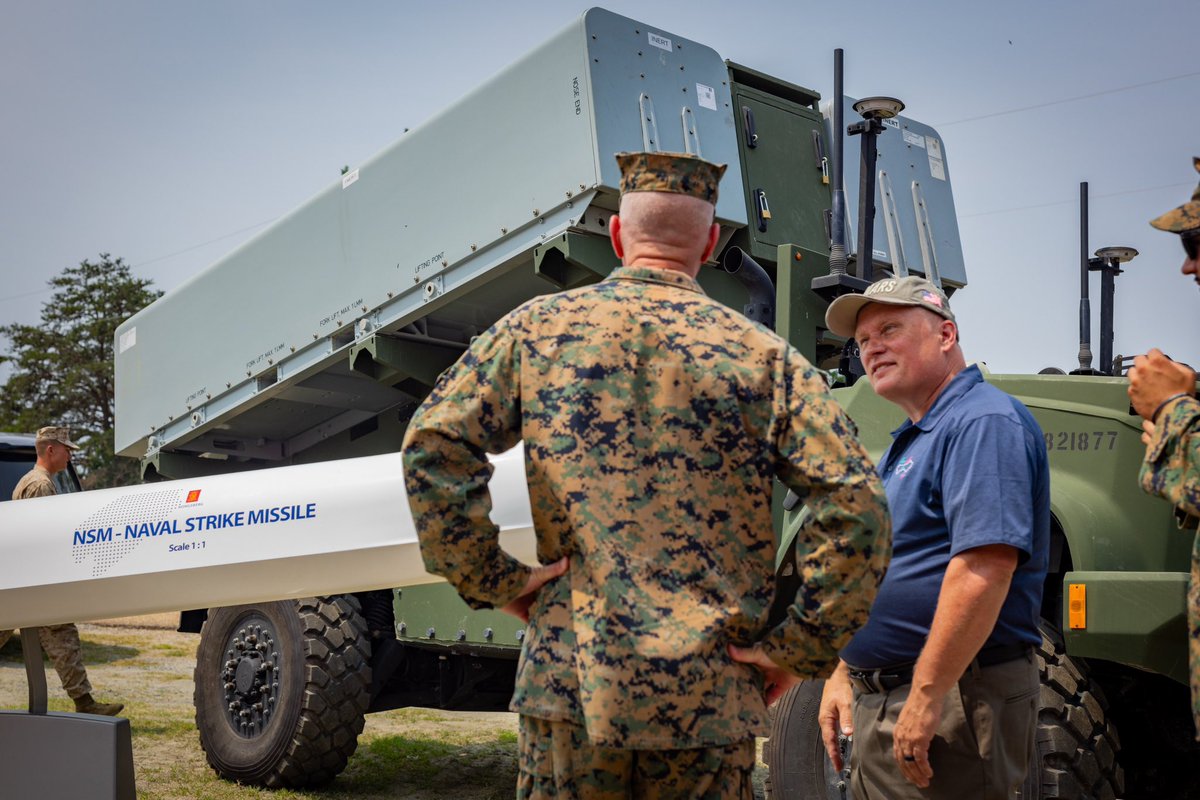 CMC_MarineCorps's tweet image. Yesterday, I visited with congressional staffers at @MCB_Quantico for Marine Day. @USMC shares a special relationship with Congress built on trust, accountability, and shared commitment to the defense of our Nation. Thank you for your continued support and service to our Nation.