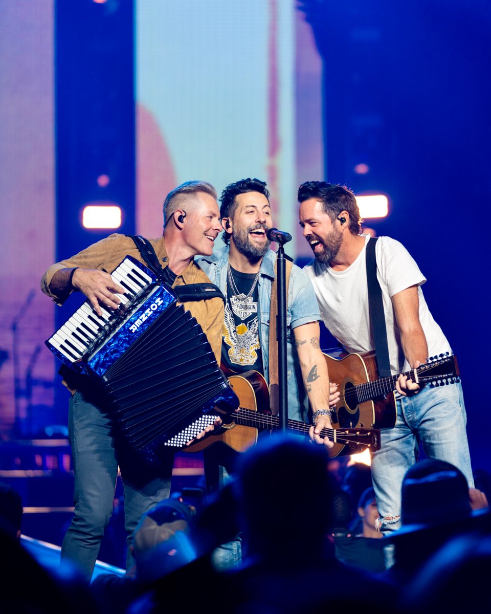 We're just one week out from Old Dominion taking the stage with ERNEST and special guest Redferrin!
Don't miss the How Good Is That World Tour, get your tickets now: bit.ly/4kXeOMJ 🎟️

Photo: Mason Allen