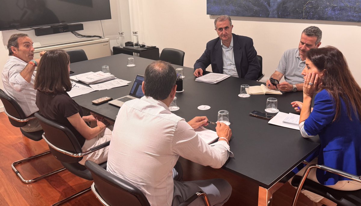 GVA Hisenda (@gvahisenda) on Twitter photo 🤝La consellera <a href="/rut_merino/">Ruth Merino</a> ha mantenido una reunión con la SA de Economía con su secretario autonómico a la cabeza <a href="/JGualSanz/">Jesus Gual Sanz</a>, <a href="/JaviBalfagon/">Javi Balfagon</a>, <a href="/tonywoodward_/">Tony Woodward Poch</a>, <a href="/MarGonzBarranco/">Mar González Barranco</a> y Francisco José Soria. 🤝La consellera <a href="/rut_merino/">Ruth Merino</a> ha mantenido una reunión con la SA de Economía con su secretario autonómico a la cabeza <a href="/JGualSanz/">Jesus Gual Sanz</a>, <a href="/JaviBalfagon/">Javi Balfagon</a>, <a href="/tonywoodward_/">Tony Woodward Poch</a>, <a href="/MarGonzBarranco/">Mar González Barranco</a> y Francisco José Soria.