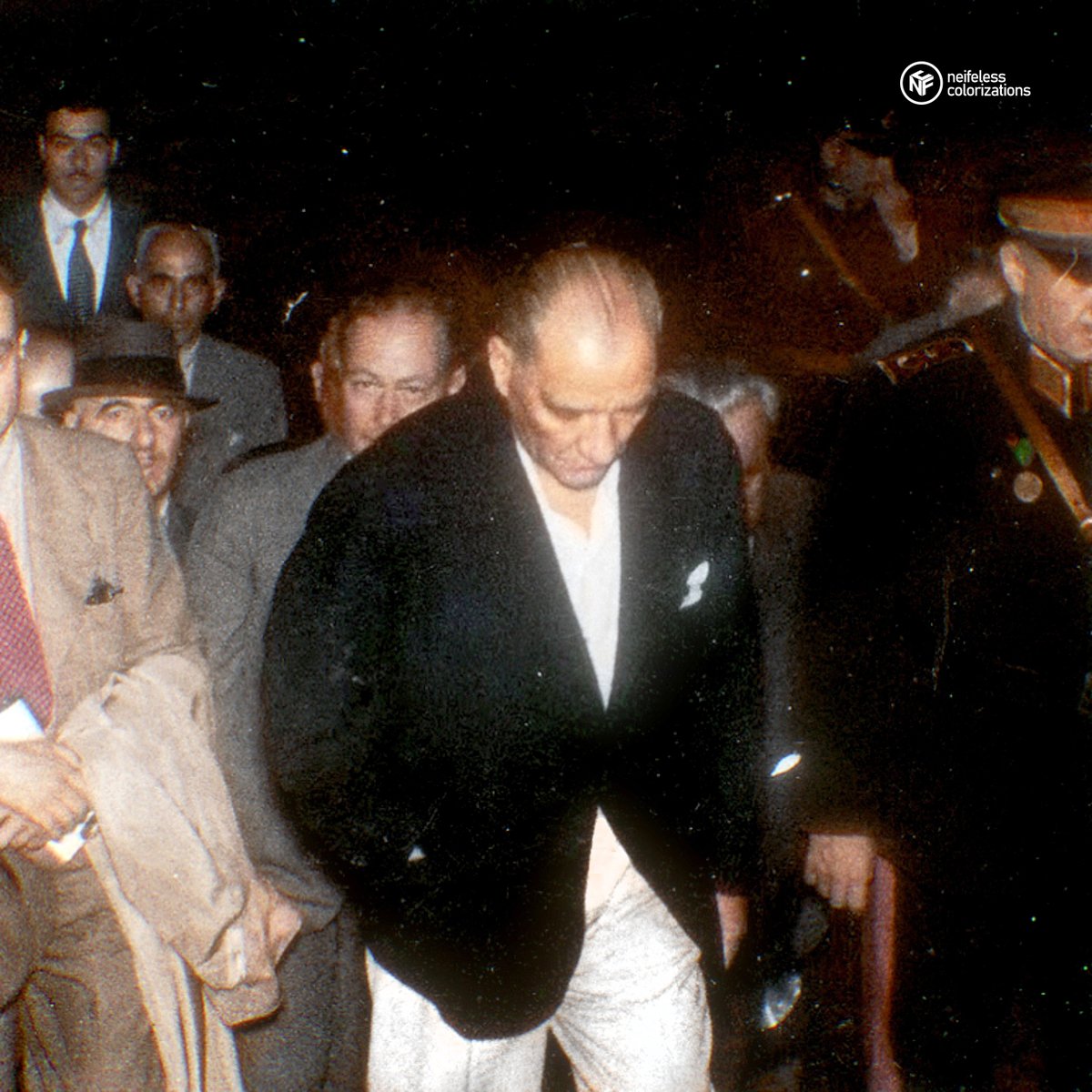 neifeless's tweet image. Nadir ve ikonik bir fotoğraf. Mustafa Kemal Atatürk, Haydarpaşa Garı&apos;ndan Ankara&apos;ya doğru yola çıkıyor. 16 Eylül 1937.