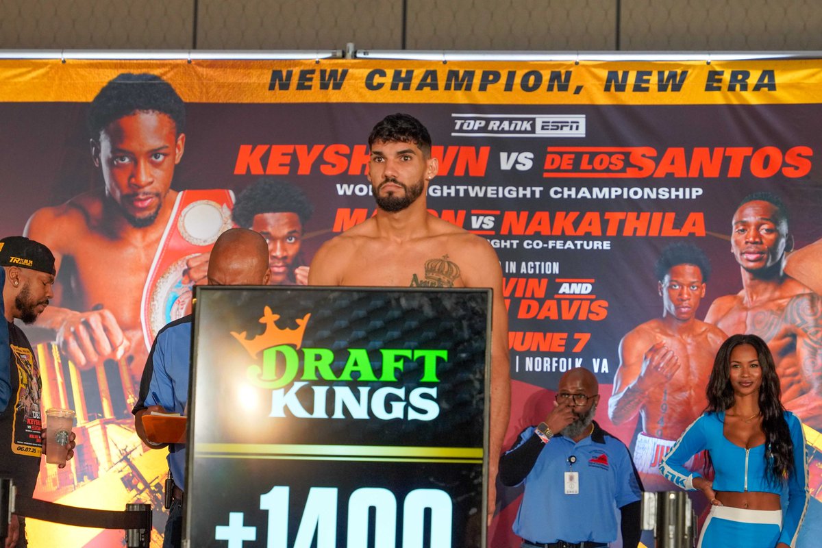 boxingsource2's tweet photo. Keon Davis vs Michael Velez-Garcia weigh-in photos #boxing #TheBoxingSource https://t.co/Ci2tdyS9Sg