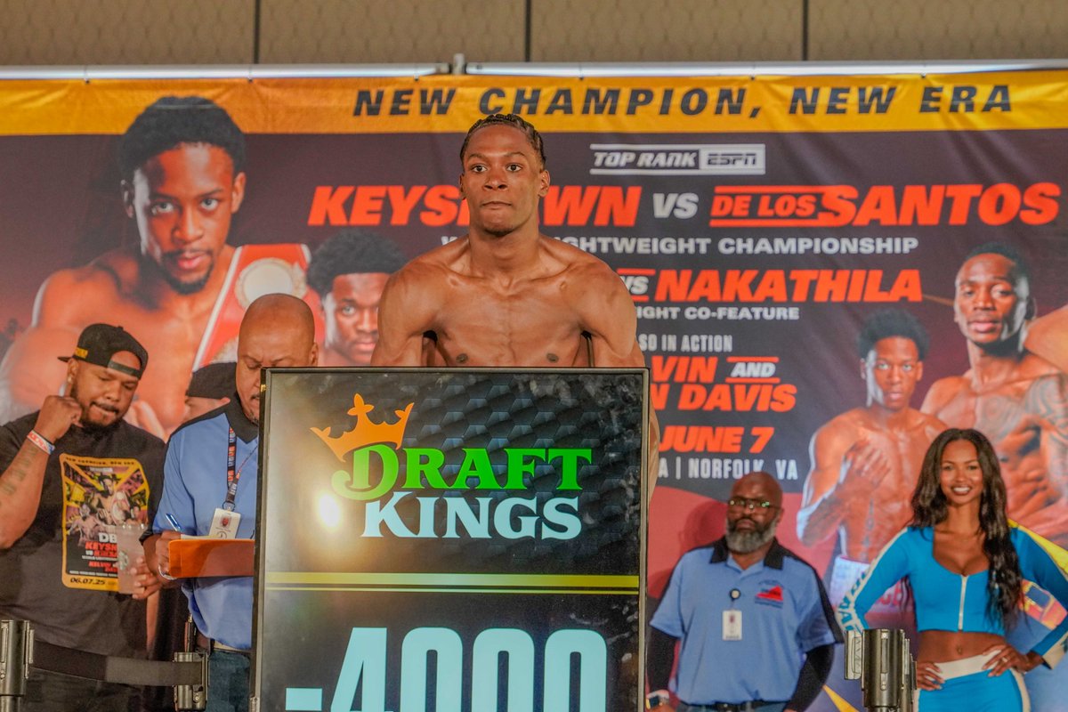 boxingsource2's tweet photo. Keon Davis vs Michael Velez-Garcia weigh-in photos #boxing #TheBoxingSource https://t.co/Ci2tdyS9Sg