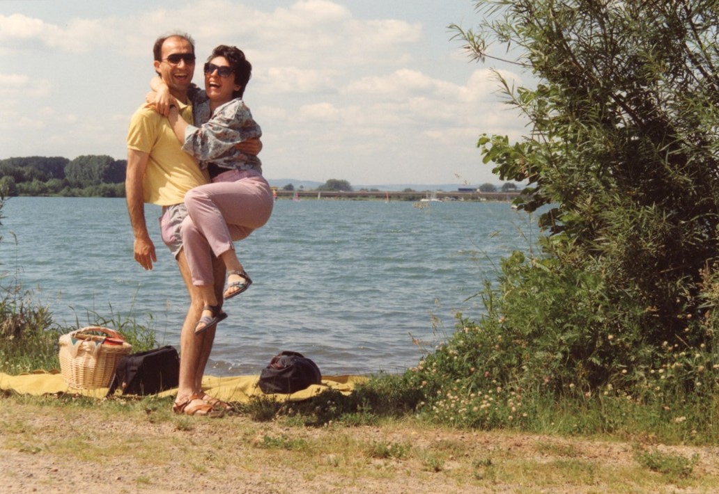 kian_aghaei's tweet image. 65/ #memoirsofawave 
مامان و بابای وروجک
پیک‌نیک‌های تابستانی