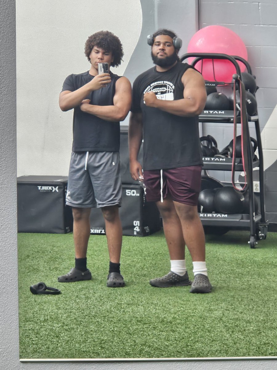 Give my brother a follow @MasonColeman33 6’0 210lbs Freshman LB
<a href="/MICDSfootball/">MICDS Rams Football</a> <a href="/Coach_M_Irvin/">Matt Irvin</a> <a href="/coachgoldberg1/">Coach Goldberg</a> <a href="/nmenneke77/">Nick Menneke</a> <a href="/BouchardFred/">Fred Bouchard</a>