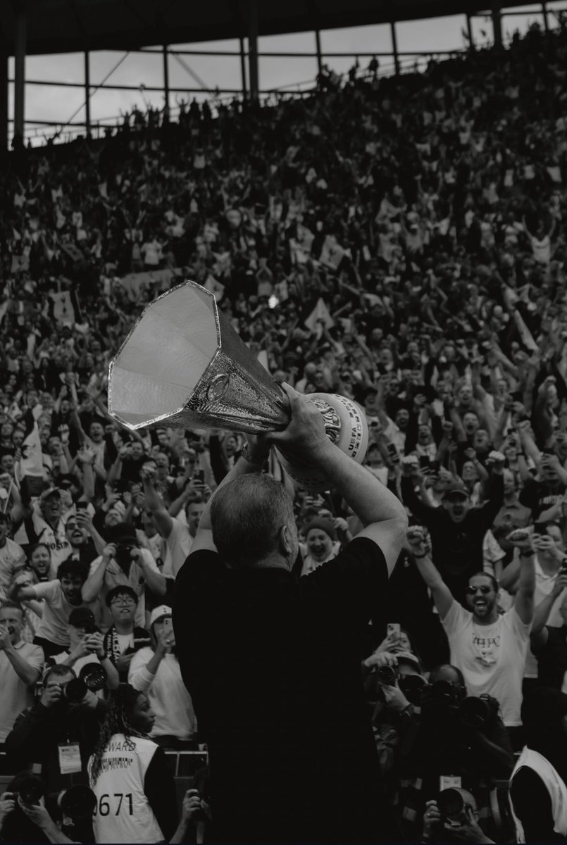 Against all odds
Against all doubters
Against all the scrutiny
The only man to win a trophy for this club in 17 years 
Big Ange 🤍