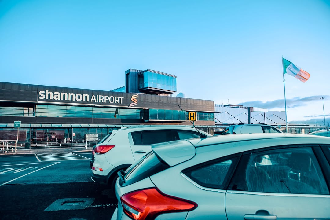 ℹ️Car Park Informationℹ️ 

🚗 With peak season in full swing, we recommend pre-booking your car parking at least one week in advance.

For more information on parking, visit our website: bit.ly/38BsmOr

#shannonairport #makingiteasy