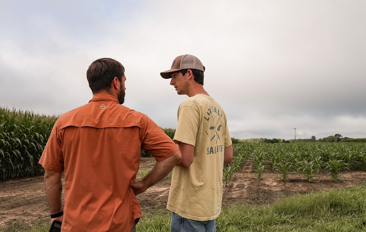 UGA_GrainsTeam's tweet photo. Yesterday, Dr. Shay had the opportunity of sharing some insight on corn and soybeans with the next generation of county agents. Proud to help grow the future of agriculture!
-
-
-
#ugatifton #georgiagrainsteam #georgiaagriculture https://t.co/Yzhr9S3PGF