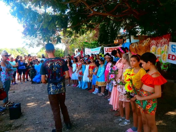 A83829Angulo's tweet photo. 🎭✨ **La cultura nos une en Gibara** 🌱💙  

Cada expresión artística es un latido más en nuestra identidad. **Jibarama 2025** es el reflejo de nuestra historia y creatividad.  

🗣️ ¿Cuál ha sido tu momento más especial en nuestros eventos culturales?  
#CulturaPresente https://t.co/4qEWgyVJq2