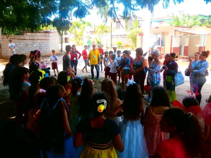 A83829Angulo's tweet photo. 🎭✨ **La cultura nos une en Gibara** 🌱💙  

Cada expresión artística es un latido más en nuestra identidad. **Jibarama 2025** es el reflejo de nuestra historia y creatividad.  

🗣️ ¿Cuál ha sido tu momento más especial en nuestros eventos culturales?  
#CulturaPresente https://t.co/4qEWgyVJq2