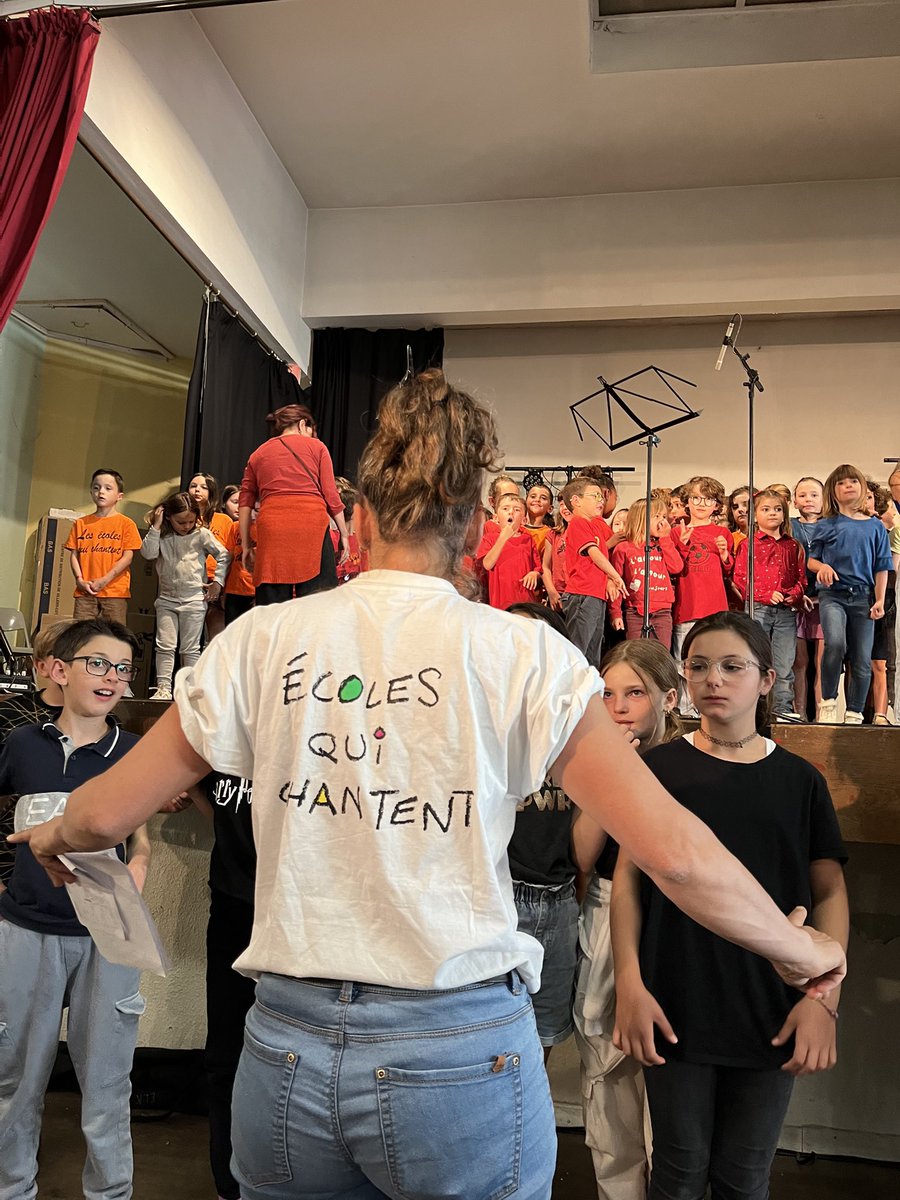 [#Les écoles qui chantent]
➡️Cette année, 4 rencontres dans le Lot et  600 élèves sur scène
✅A Montcup pour la 1ère, Gramat , Bagnac ,Flaujac-Pujols pour applaudir nos écoliers . 
 🎹🎼#EAC
#de magnifiques concerts BRAVO