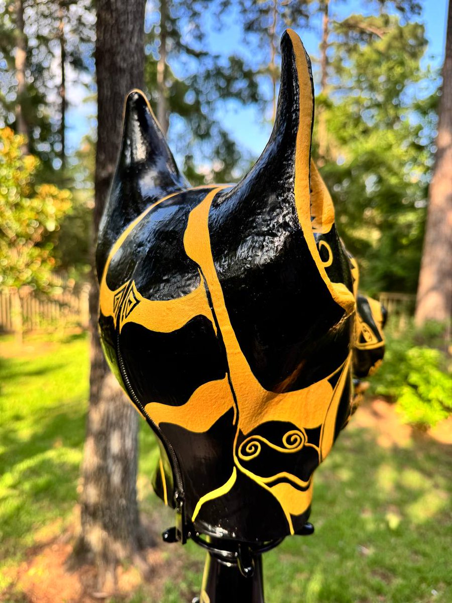 Say hello to our newest stunning Doberman! This beautiful hood was based on ancient pottery!

This lovely pup features glow/UV paint!

💥🦴