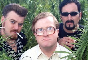 ukevb's tweet image. Aan wie doet Johnny de Mol me nu denken met die bril? 🤓 #oranjezomer