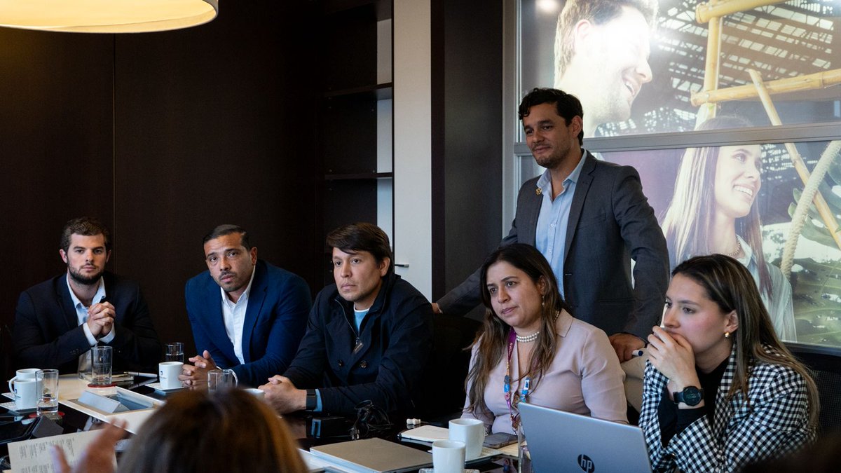 Silvia Elena Medina (@silviamedinar) on Twitter photo Desde <a href="/CamComercioSM/">Cámara de Comercio de Santa Marta</a> en articulación con <a href="/CamacolM/">camacol_magdalena</a> participamos en una reunión con <a href="/PROCOLOMBIACO/">PROCOLOMBIA</a> para establecer alianzas que impulsen el desarrollo del Magdalena, posicionándonos como destino de grandes eventos, que dinamicen nuestra economía, el turismo y tejido empresarial. Desde <a href="/CamComercioSM/">Cámara de Comercio de Santa Marta</a> en articulación con <a href="/CamacolM/">camacol_magdalena</a> participamos en una reunión con <a href="/PROCOLOMBIACO/">PROCOLOMBIA</a> para establecer alianzas que impulsen el desarrollo del Magdalena, posicionándonos como destino de grandes eventos, que dinamicen nuestra economía, el turismo y tejido empresarial.