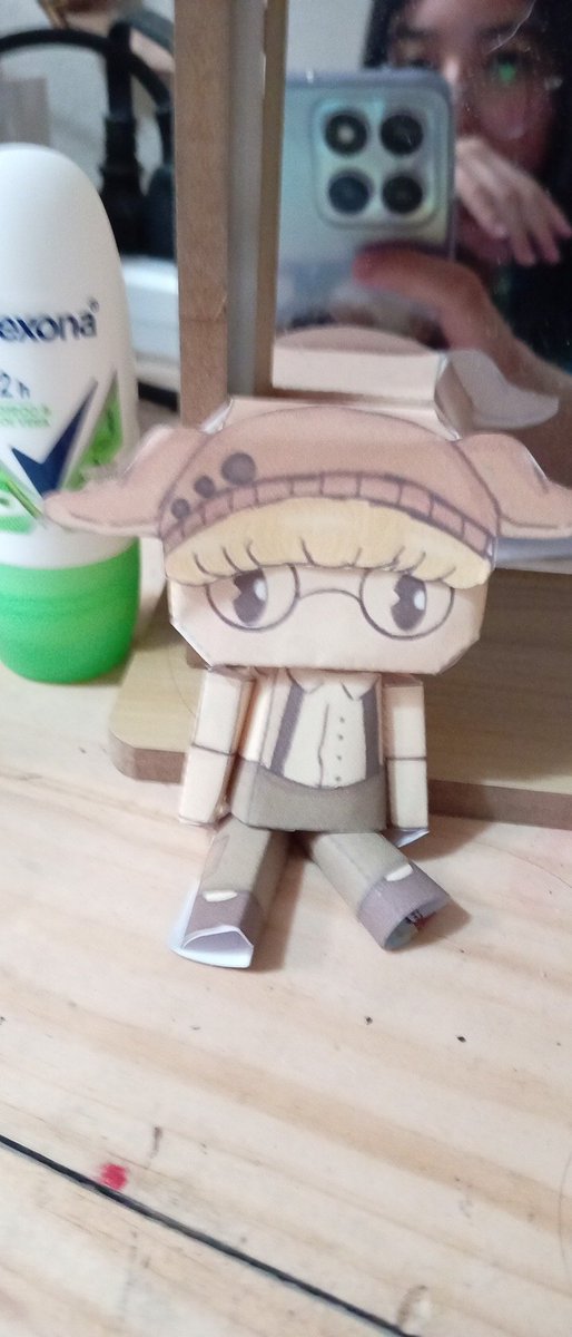 Wonder__pryah's tweet photo. Use the template of @kyle_ithinklol, I had some problems during the process (my glue didn't work) so I had to leave them sitting so they wouldn't look bad. They look cute and will accompany me while I get ready for school. :~)

#meadowlark #yaelokre #colesresponse https://t.co/PiZz4Xrts6