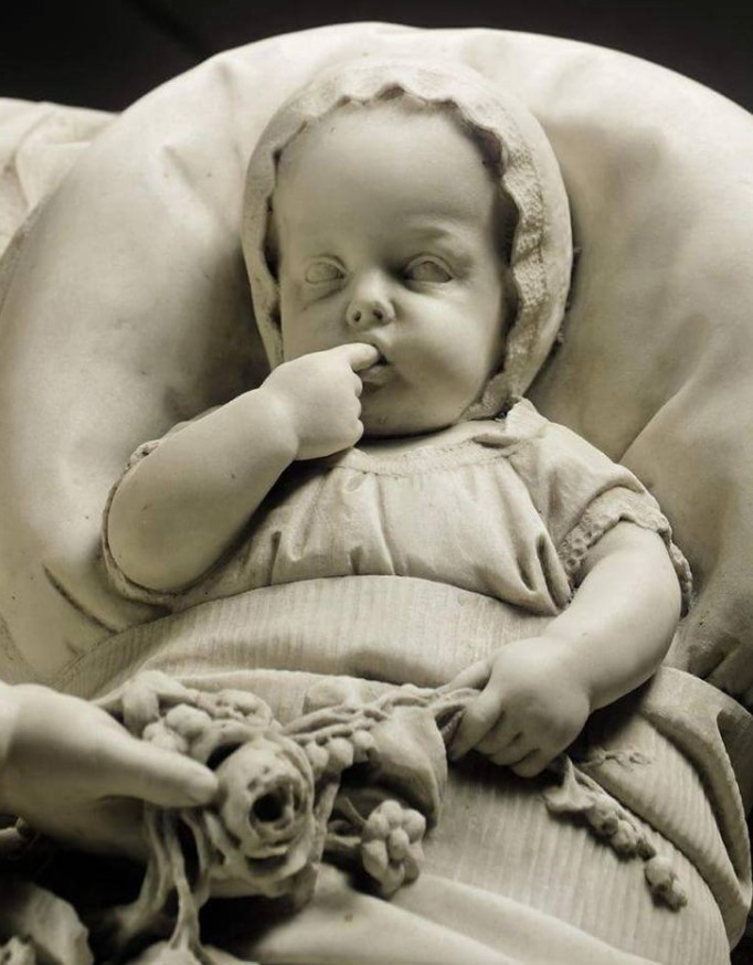 Bambino, se trovi l’aquilone della tua fantasia
legalo con l’intelligenza del cuore.
....
Ma prima di imparare a scrivere
guardati nell’acqua del sentimento.
-Bambino. Alda Merini, 1931-2009

#art
Antonio Tantardini,
Scultura
“Un bambino e un bambino in una culla di vimini” 1863