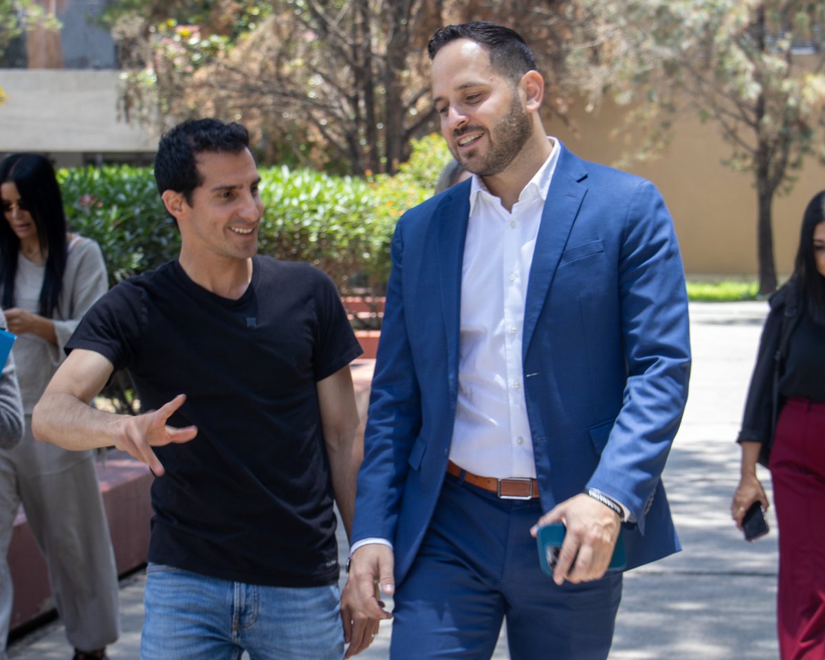 Rommel_Pacheco's tweet image. En el #CNAR recibí a @CJacoboRdz, Presidente Municipal de Piedras Negras. Buscamos impulsar el deporte social en Coahuila, para que niñas, niños y jóvenes practiquen deporte y se alejen de las adicciones, así como apoyar el deporte de alto rendimiento.