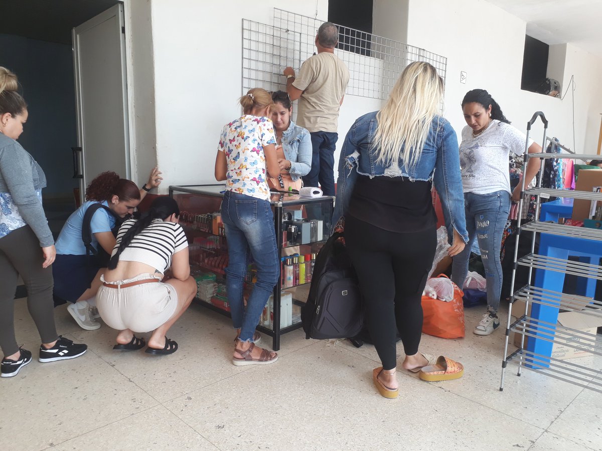 La Feria Arte Para Papá, organizada por la filial camagüeyana del Fondo Cubano de Bienes Culturales, será inaugurada este sábado en el Centro Cultural Casino, de la ciudad de Camagüey.  #MiCamagüeyStreaming #SCProducciones #cubaescultura #camaguey #cultura #cuba