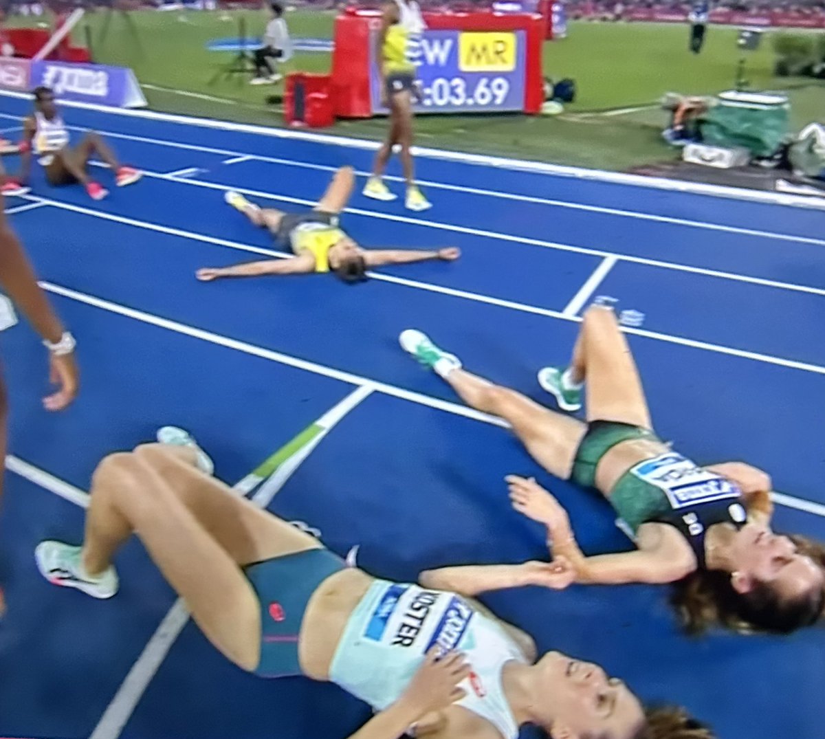 Grete Koens (@gretekoens) on Twitter photo WK-limiet en traditionele baanknuffel voor Maureen Koster na een 5000m in 14:47,31 op de Diamond League in Rome WK-limiet en traditionele baanknuffel voor Maureen Koster na een 5000m in 14:47,31 op de Diamond League in Rome
