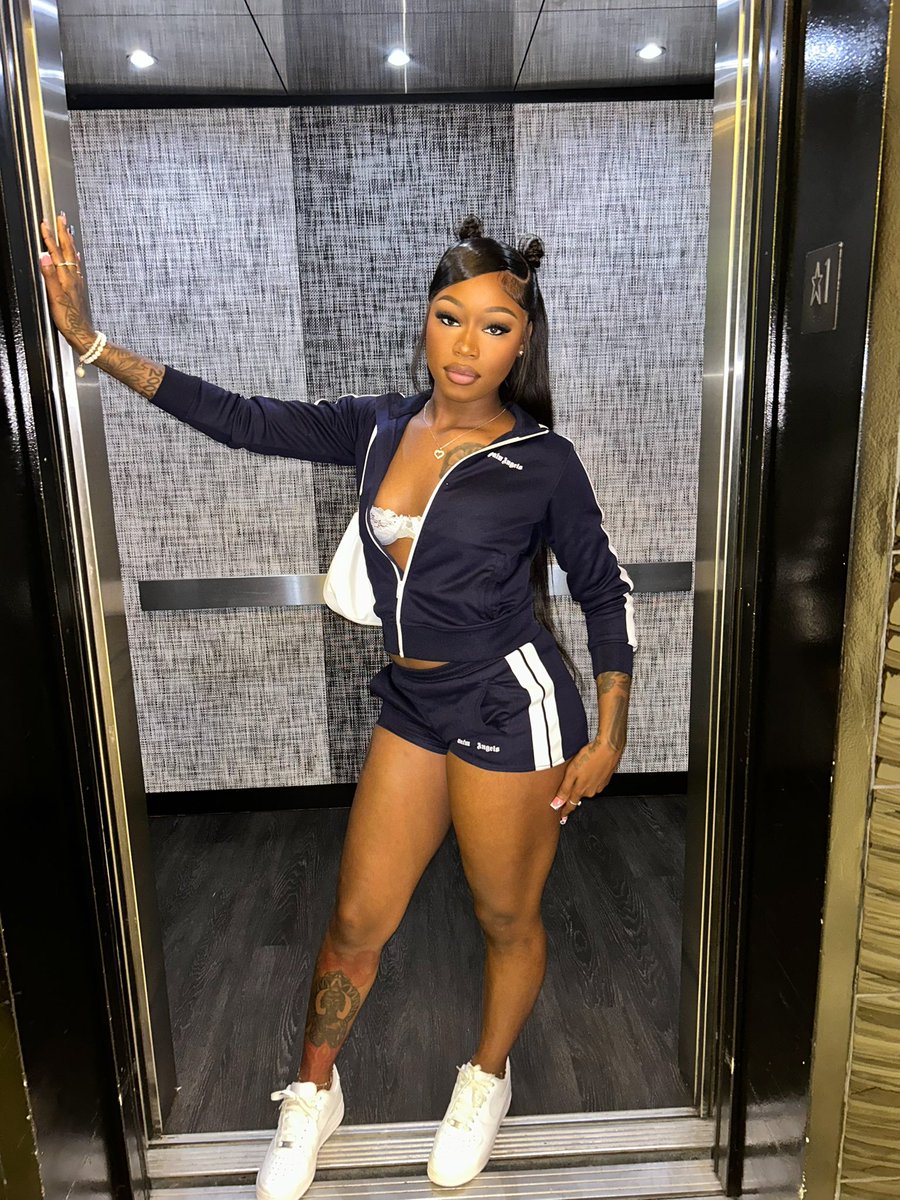 1niidior's tweet image. #whamtour #fineshit #flyshit #cbfw #prettyasffff