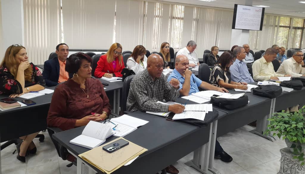 El Ministro de Salud, Doctor José Angel Portal Miranda, encabeza una importante reunión en el Centro de Convenciones Cojímar con directores generales de Salud, rectores y decanos de universidades médicas y directores nacionales del <a href="/MINSAPCuba/">Ministerio de Salud Pública de Cuba</a>.