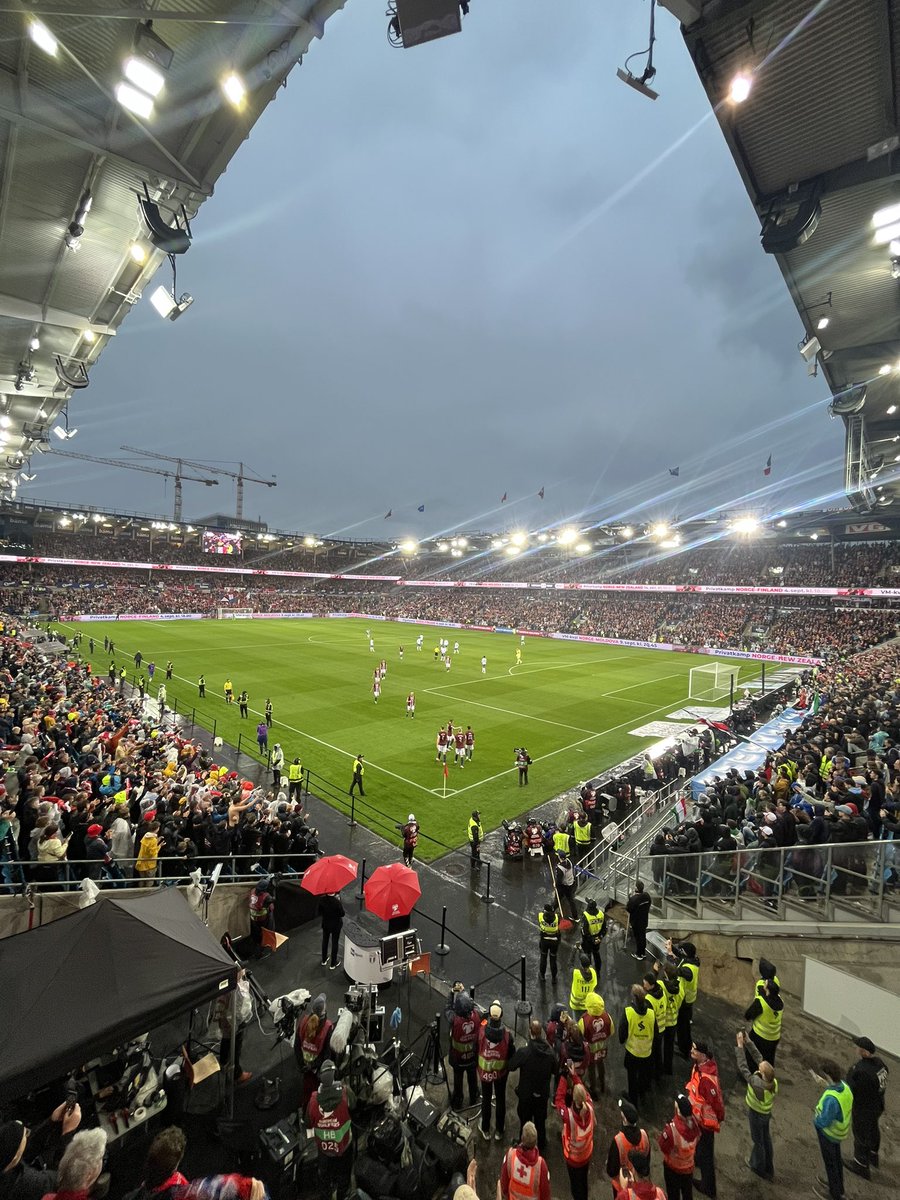 StianEngh1's tweet photo. @SimenAxel  det alle lurer på nå som Norge rundspiller Italia. Hvem tekster du under kamp, og er Smirre født? @jespermathisen @MSkjel https://t.co/afXLo0hoqo