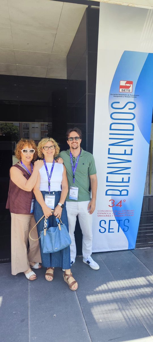 Representación de <a href="/HematoGenCs/">Hematología HGUCs</a> y <a href="/GVAdepsalutcs/">GVASalutCastelló</a> en el
Congreso de la SETS de Alicante 2025 con nuestro R3 Victor Blasco y nuestras enfermeras del
servicio de Transfusión, Mamen y Merche… A aprender mucho… y a disfrutarlo también 
#pedazoequipo
#SETS2025 #Alicante