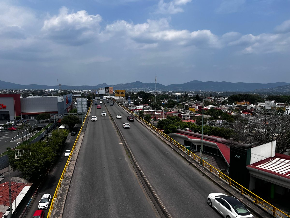 24_morelos's tweet image. ¡YA ES VIERNES Y NO HAY TRÁFICO! 🤩

Podemos observar tanta tranquilidad en esta imagen, con cielo #nublado, sin #tráfico y sin #incidentes. Ojalá así fuera todos los días a cualquier hora. 

📌 Puente desnivel #Jacarandas, Bulevar #Cuauhnáhuac