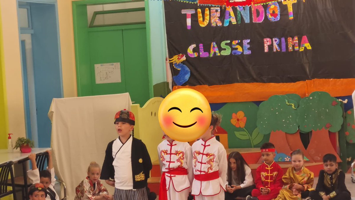 León terminó 1 ed grado 🥹 y en el acto de fin de curso representaron parte de la Opera Turandot. León era el principe Calaf. De una belleza absoluta el trabajo y la pasión que ahora tienen estos nenes por Puccini ❤️