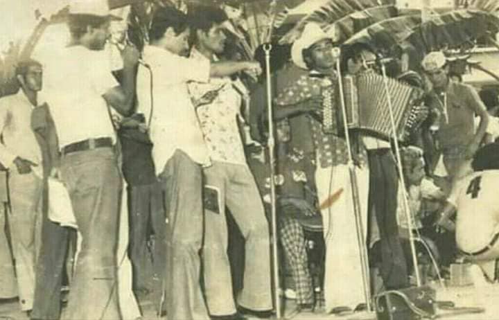 Daniel Vergara tuvo la oportunidad de grabar un sencillo con la colaboración del Dr. Edward Cortés, que para la época era estudiante en la ciudad de Bogotá. De ese trabajo salieron temas muy populares como El cantor sabanero, San Isidro labrador y otros.

panoramacultural.com.co/musica-y-folcl…