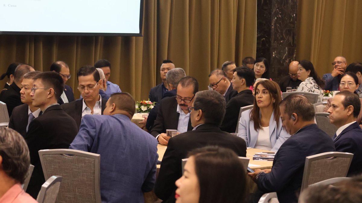 Embajada de China en Panamá (@embchinapa) on Twitter photo El 5 de junio, a invitación de la APACHI, la Embajadora Xu Xueyuan <a href="/ChEmbPa/">Xu Xueyuan徐学渊</a> asistió al conversatorio“La importania de las relaciones de Panamá con China, la Frania y la Ruta" y pronunció un discurso titulado "Lo cambiante y lo inalterable de las relaciones entre China y El 5 de junio, a invitación de la APACHI, la Embajadora Xu Xueyuan <a href="/ChEmbPa/">Xu Xueyuan徐学渊</a> asistió al conversatorio“La importania de las relaciones de Panamá con China, la Frania y la Ruta" y pronunció un discurso titulado "Lo cambiante y lo inalterable de las relaciones entre China y