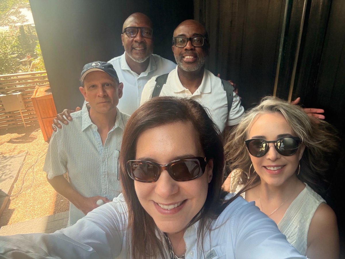 MLeoAdvisor's tweet image. Fun Afternoon Meeting Up with President & CEO Deanna Rodriguez & Fiends #Mario #Brian #Eric (After Session Debrief) #properhotelaustin