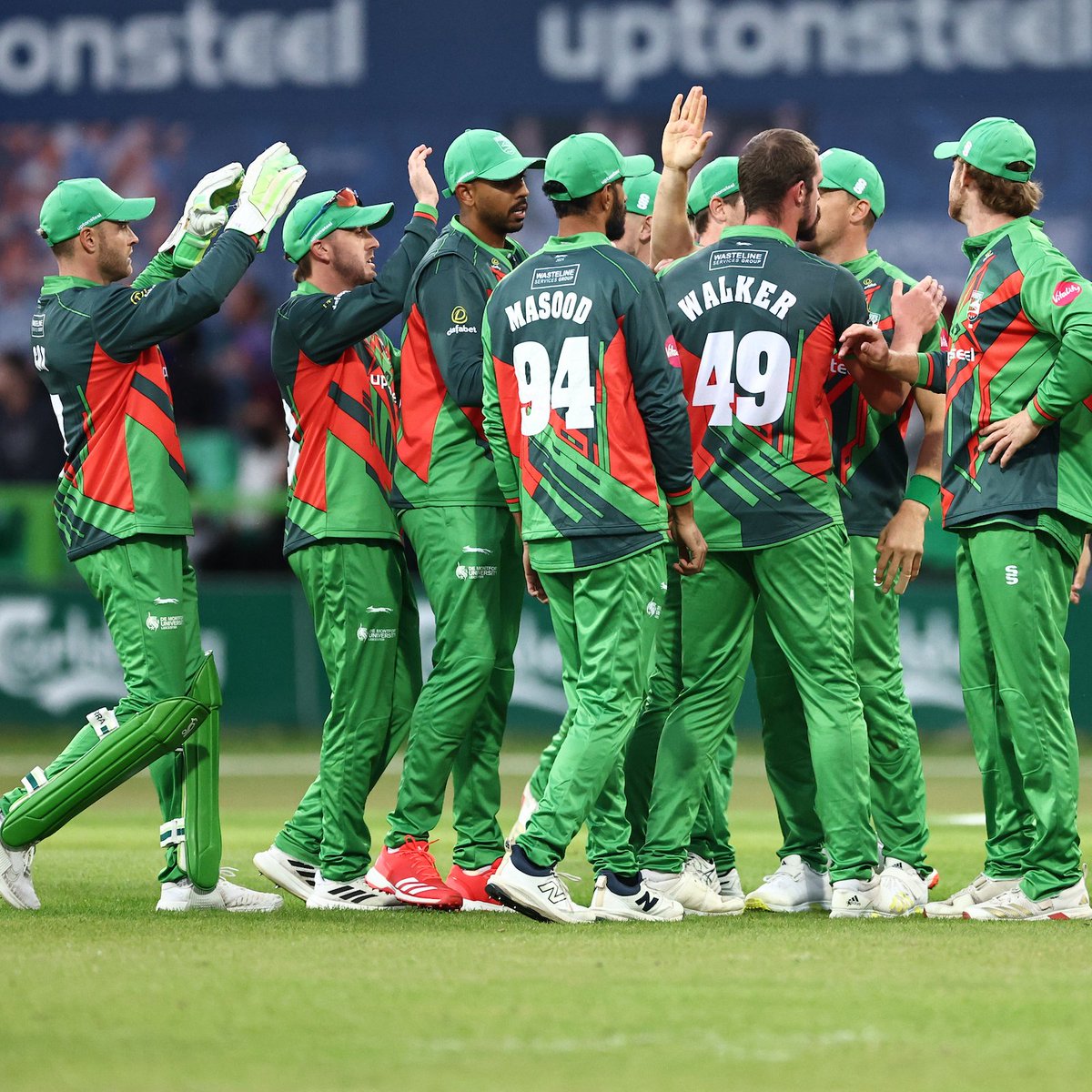 𝗙𝗢𝗫𝗘𝗦 𝗪𝗜𝗡 𝗔 𝗧𝗛𝗥𝗜𝗟𝗟𝗘𝗥!!! 🥳🥳🥳

Salisbury bowls a truly magnificent final over and the Foxes hold on for Friday night delight! We win by six runs. 💪

GET IN THERE, YOU FOXES! 💚

#Foxes🦊