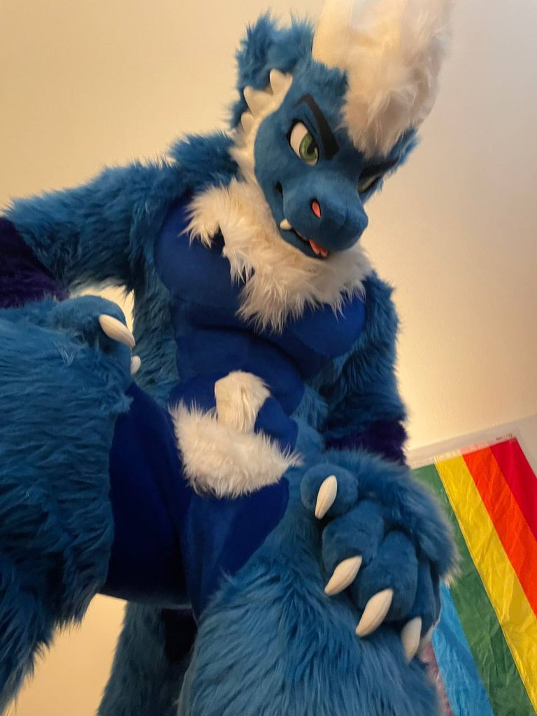 Speรญrgan (@speirgan) on Twitter photo Why you so smรถl?
#FursuitFriday Why you so smรถl?
#FursuitFriday