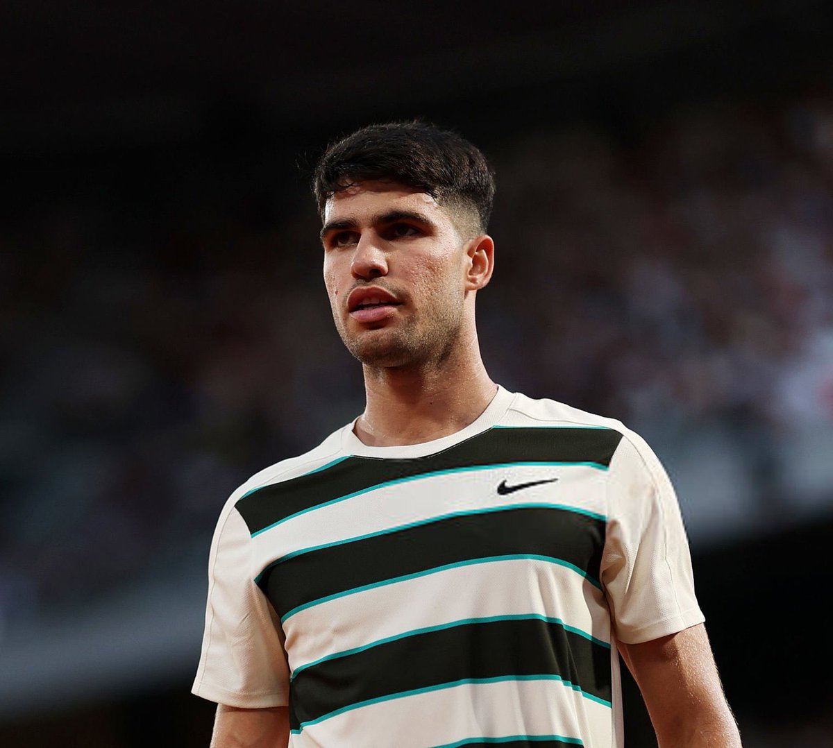 TheTennisLetter's tweet photo. Jannik Sinner and Carlos Alcaraz will face each other in the final of Roland Garros. 

The matchup the world’s been waiting for. 

This will be their first meeting in a Grand Slam final. 

Carlos leads the head to head 7-4. 

Carlos has won their last 4 tour-level meetings, including the Rome final a few weeks ago. 

Jannik hasn’t beaten Carlos at tour-level since Beijing 2023, but he did beat him at the Six Kings Slam last season.

Jannik is playing in his first Roland Garros final. He hasn’t dropped a set all tournament. He has won 20 consecutive matches and 29 consecutive sets in Grand Slams.

Carlos is playing in his 2nd consecutive Roland Garros final. He’s the defending champion and has been the best clay court player in the world this year, with a record of 21-1 on clay in 2025. 

World #1 vs world #2. 

Who wins? 🇮🇹🇪🇸