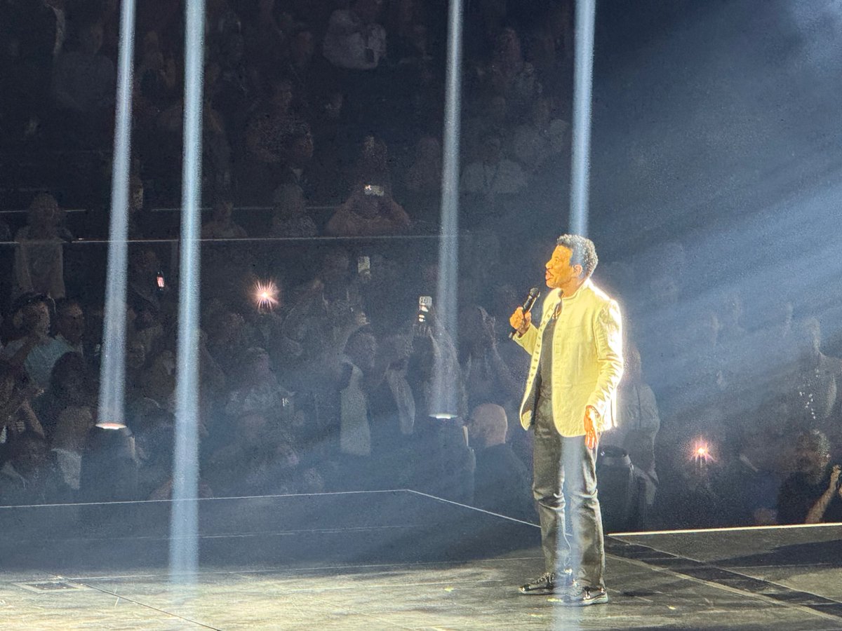 sado_dan's tweet image. Hello…Loving bring at the O2 with Lionel Richie. Older than my dad and still running about like a kid! So many top tunes. Endless love to u all 🤣🤣