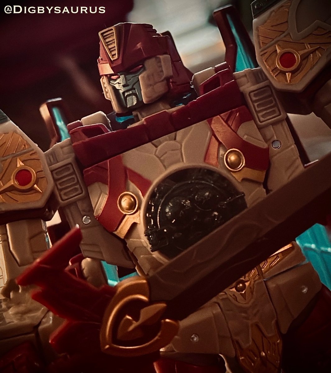 digbysaurus's tweet image. A Transformer. 

Legacy Vector Prime with DNA Design DK-61 upgrade kit (not particularly showcased here). 

#Transformers