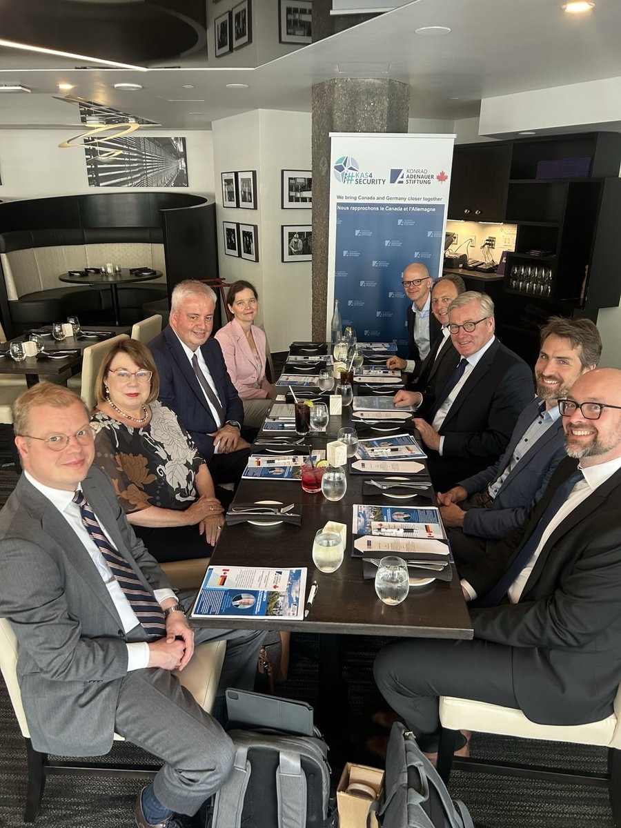 KAS_Canada's tweet image. Welcome to Ottawa, Mr. Burkhard Balz! Great lunch discussing “Transatlantic Economic Relations” with esteemed guests. Thanks for joining! #GermanyCanada #TransatlanticRelations #Bundesbank #EconomicDiplomacy #EUCanada #KASCanada #DeutscheBundesbank