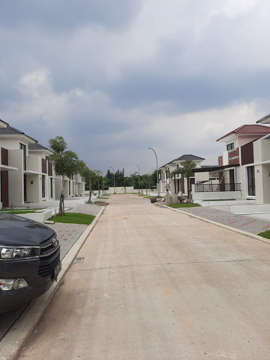 Dheaap23's tweet image. Guys aku mau jual rumah akuu, harga 1,5 M (blh nego ya) 

Ada di Citra Sentul Raya. 
lingkungan rapih, enak banget dan akses angkutan umumnya juga lumayan apalagi skrg ada busway yang ke sentul

Spesifikasi:
LT: 105 m²
LB: 46 m²
Jumlah Kamar: 3BD, 1KM