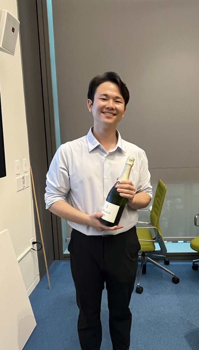 ChirikGroup's tweet image. Happy last group meeting and congrats on passing your OFP, Junho! #junhojune