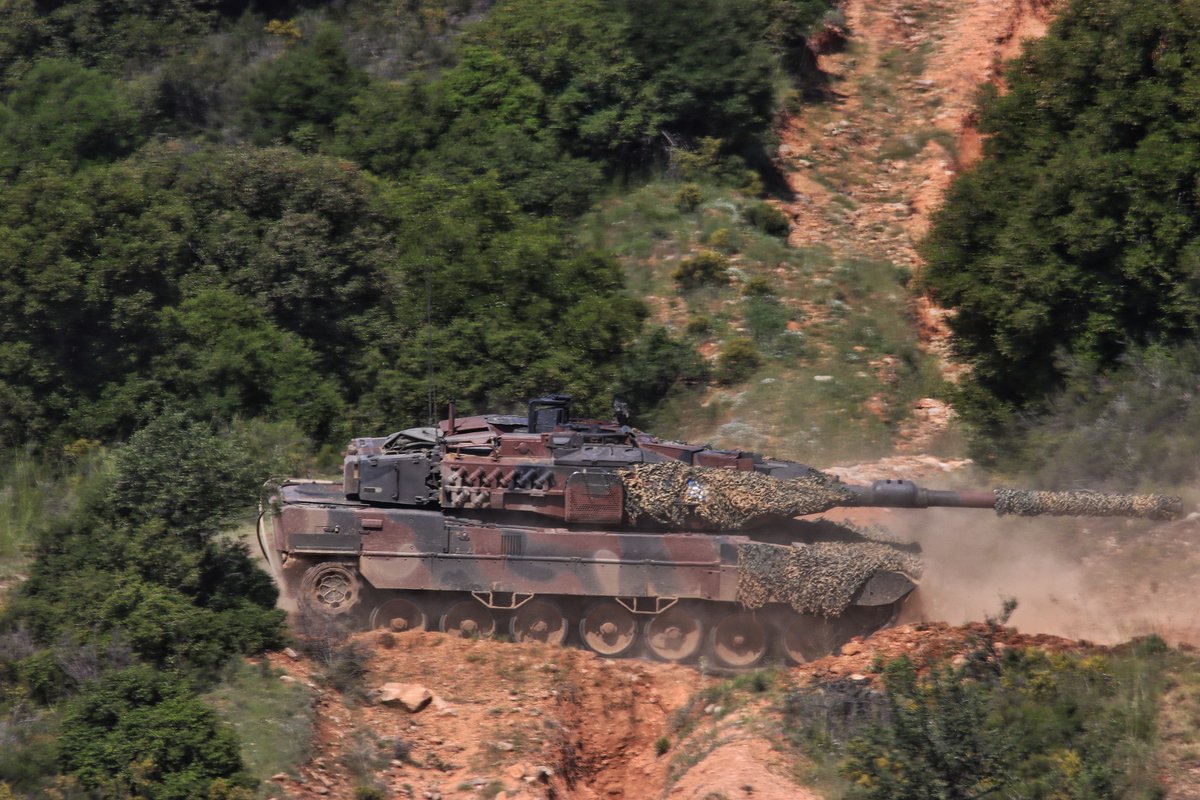 Stam_Pittas's tweet photo. Κατόπιν λαϊκής απαίτησης. Καλό βράδυ άπαντες! @KM_GmbH #Leo2 HEL @hndgspio @HAspokesman @Hellenic_MOD #Defender25 https://t.co/BLQIwwn8Sy