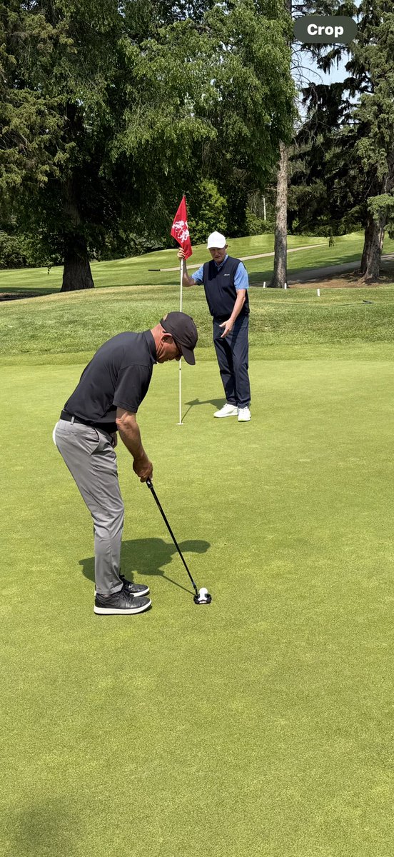 Panger40's tweet image. What a tremendous off day in Edmonton between gms 1&2. Can’t say enough about the kindness and hospitality of @RoyalMayfair GC not to mention a magnificant membership. I had a great caddie too !
@NHL_On_TNT
@WayneGretzky
@MiuraGolfInc