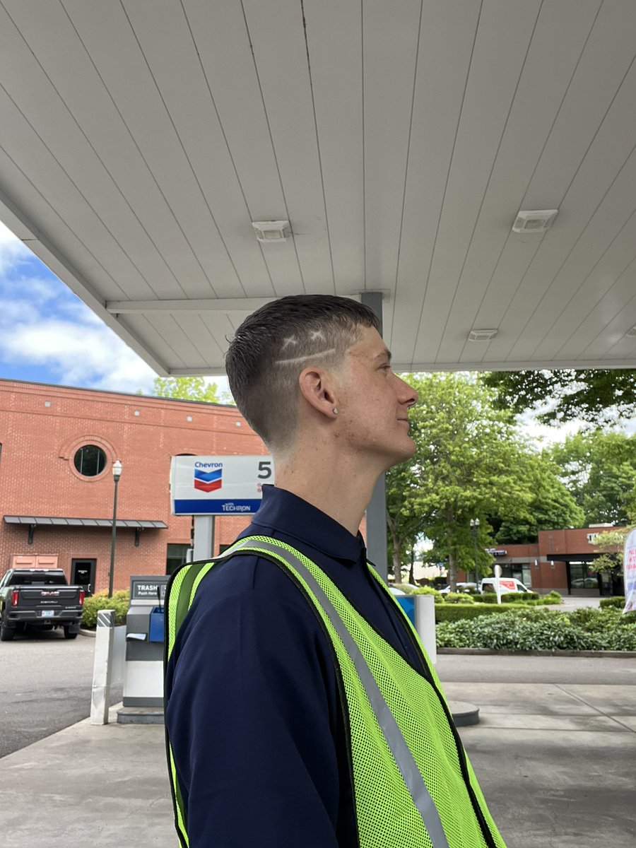 Who would let me pump a thick load balls deep in their tights little Ho… I meant pump their gas. 🫠

#FCF #FreshCutFriday