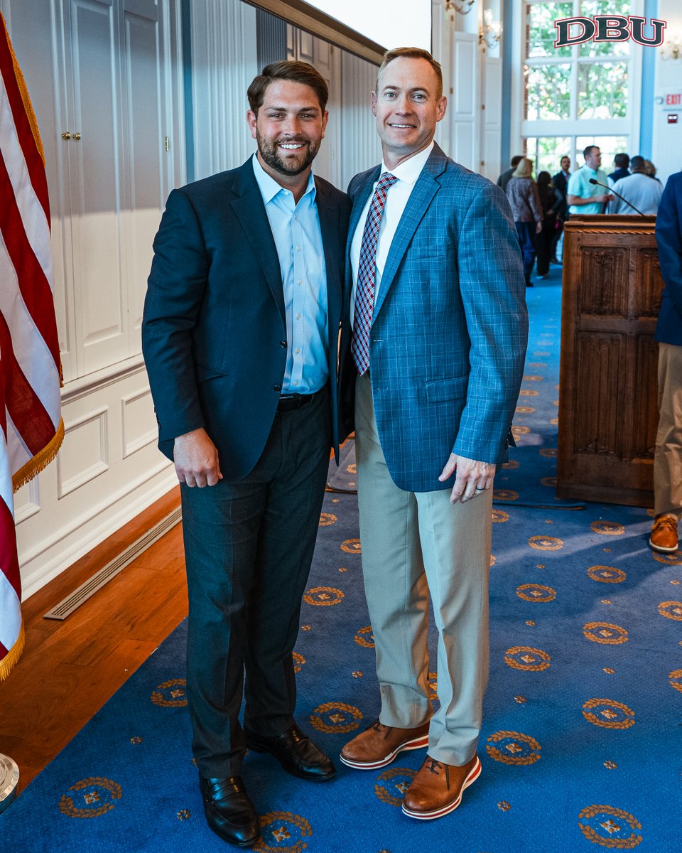DBUAthletics's tweet image. Congrats are in order! 🎉
Dr. Blake Flickner, Head Men's Basketball Coach, was named the 2025 Dallas Baptist University Staff Member of the Year.
This award is presented annually to a staff member who exemplifies exceptional service, leadership, & commitment to DBU's mission.