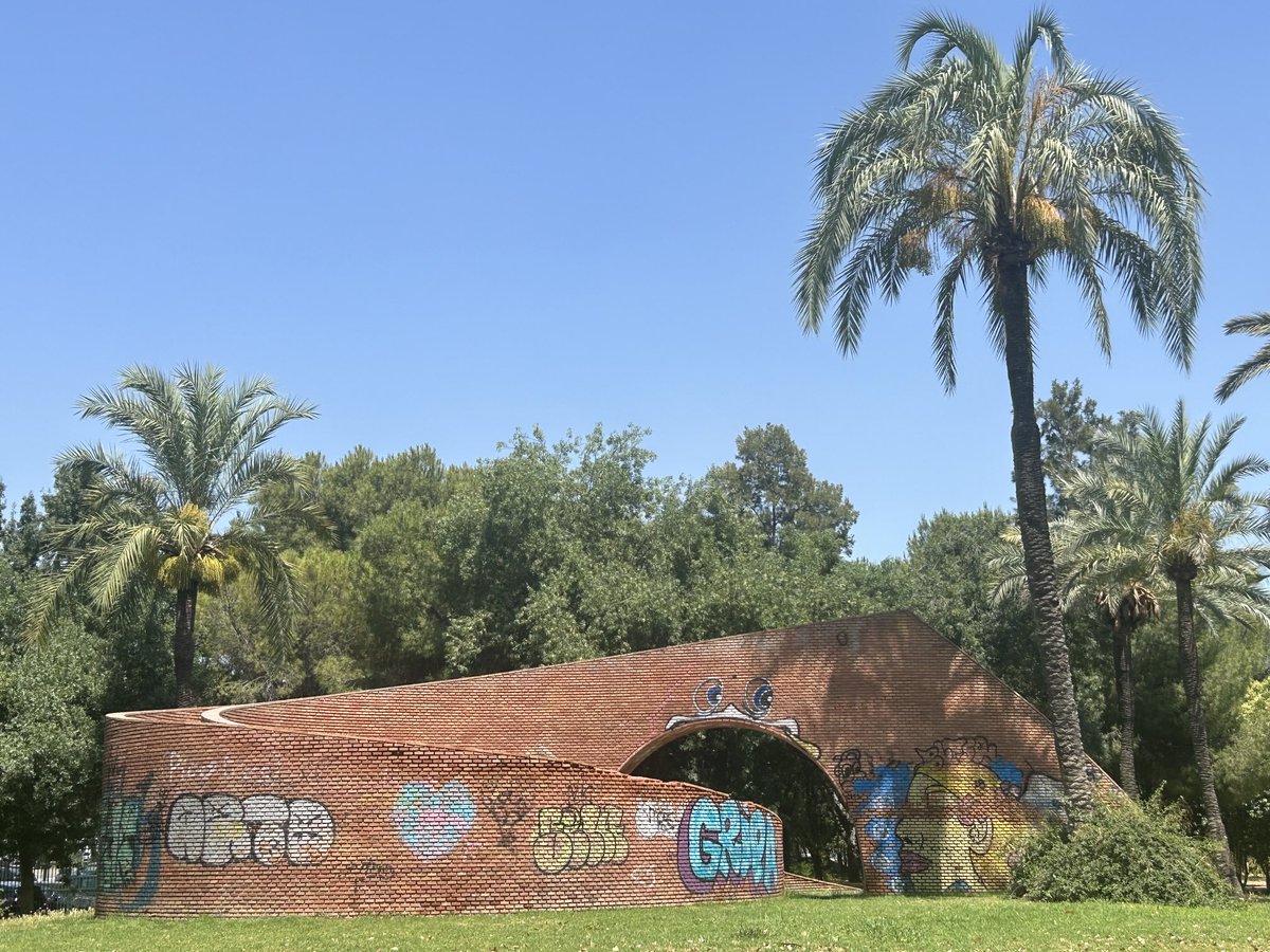Seville / Sevilla is such a beautiful place but also has lots of spaces that feel semi-abandoned. Pics don’t include part of the city (perfect setting for a Spanish Walking Dead) that me and a friend found that was built for the exposition in the 90s that never happened.