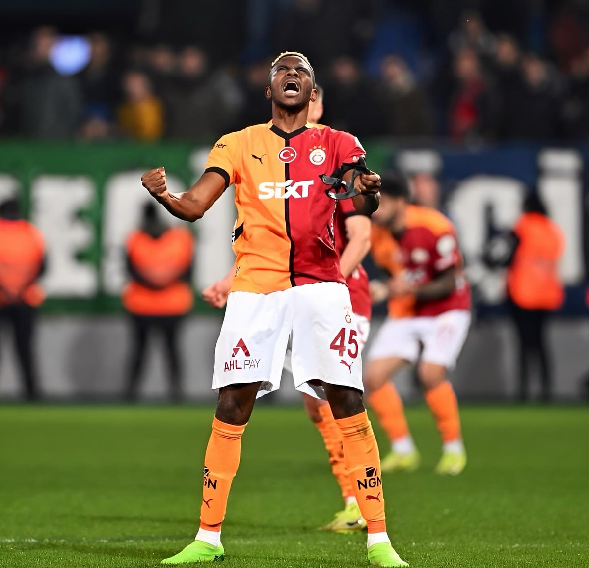 Kerem Potter (@kerem_poter) on Twitter photo Nereye gidersen git, 40 milyon taraftar daima seninle olacak.
Wherever you go, 40 million fans will always be with you.
<a href="/Buchi_Laba/">Buchi Laba</a>
#StayWithUsOsimhen Nereye gidersen git, 40 milyon taraftar daima seninle olacak.
Wherever you go, 40 million fans will always be with you.
<a href="/Buchi_Laba/">Buchi Laba</a>
#StayWithUsOsimhen