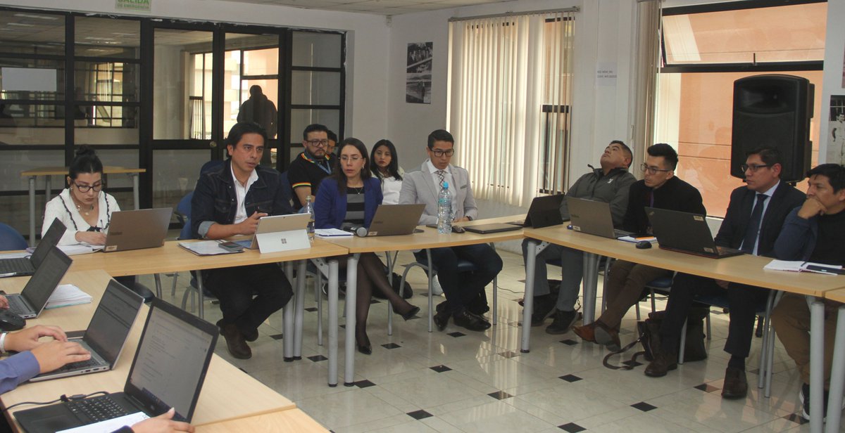 📍 [AGENDA DE TRABAJO]

🔹Hoy, el ministro (s), Guilhermo Ferreira (de manera virtual) y el viceministro de Electricidad y Energía Renovable, Fabián Calero, participaron en la reunión del Comité asesor permanente en materia de energía eléctrica.

#ElNuevoEcuador