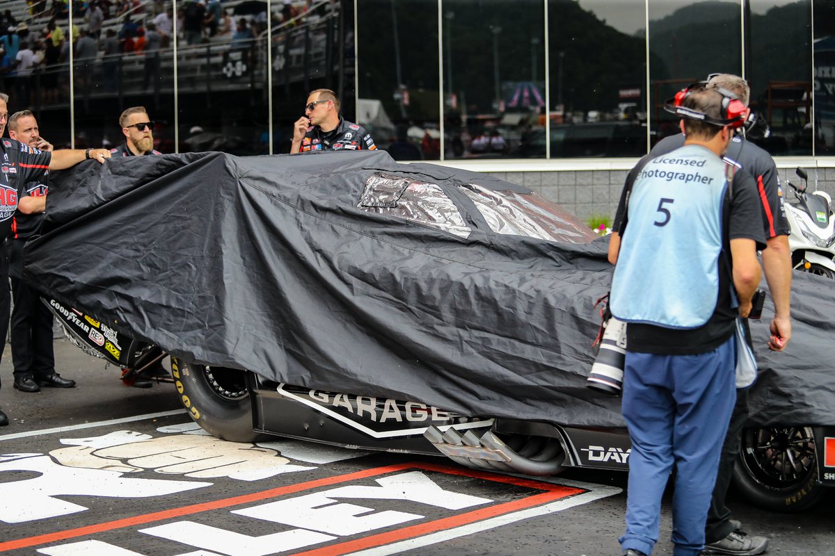 I could make a million picture photo album of it raining at Bristol races. Guess well add some more to that total after today and this weekend.